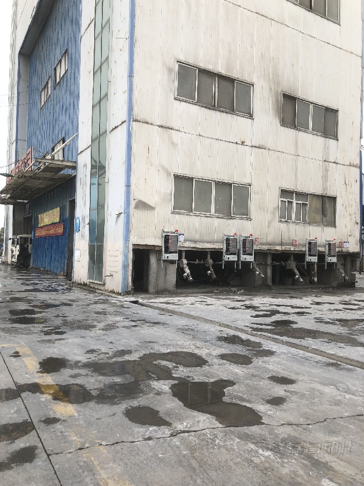 大街上裝混凝土的大卡車，為什么要邊走邊轉？看完長見識了
